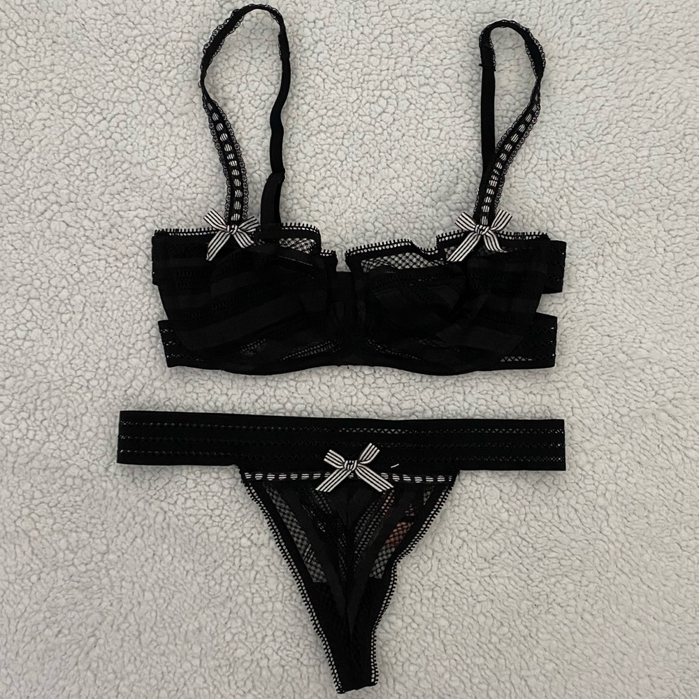 Victoria's Secret Lingerie Set Lace Sheer Bow 32D Bra Small NWT Thong Sexy